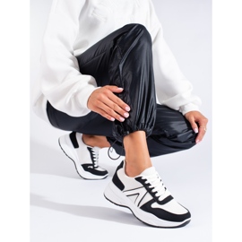 Scarpe sportive da donna beige e bianche di Shelovet bianco nero 1