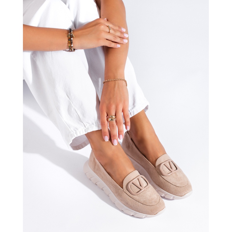 Mocassini da donna in camoscio sulla piattaforma Vinceza beige 1