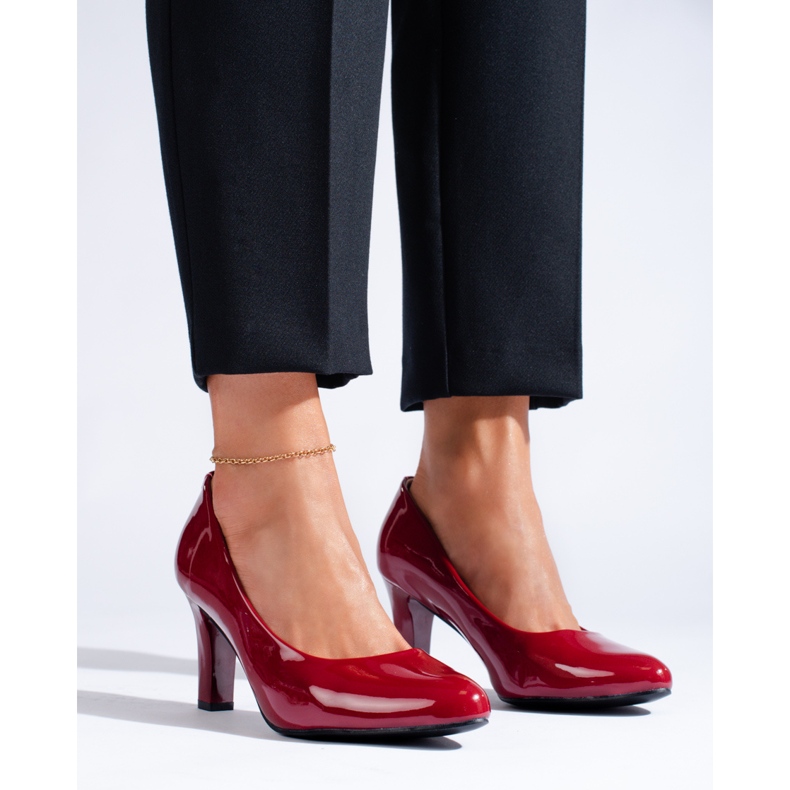 Classiche pompe bordeaux sul blocco Shelovet rosso 1
