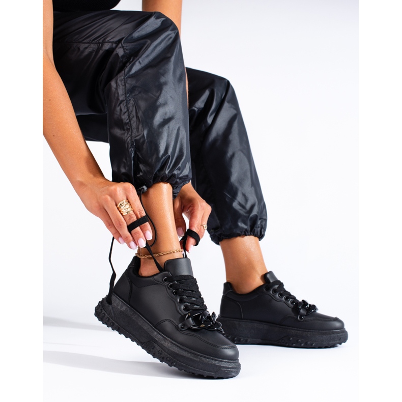 Sneakers nere da donna con catena Shelovet nero 1