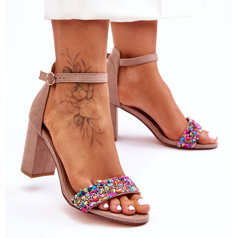 Sandali alla moda con tacco alto e pietre decorative beige Love Me 4