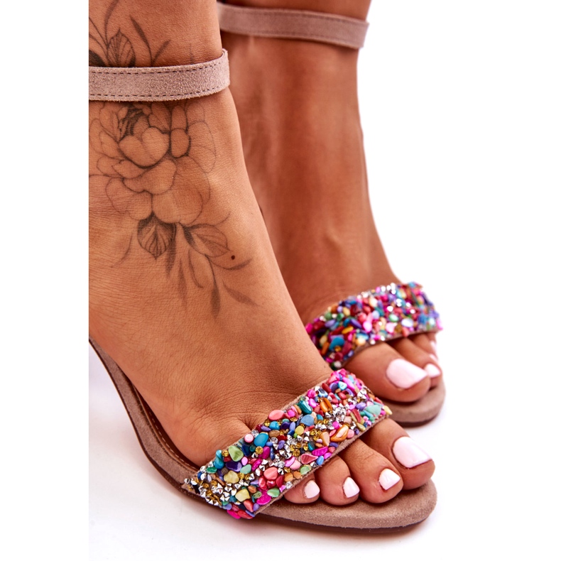 Sandali alla moda con tacco alto e pietre decorative beige Love Me 1