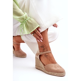 Sandali con zeppa beige in pelle scamosciata 2