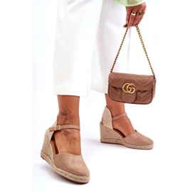 Sandali con zeppa beige in pelle scamosciata 6