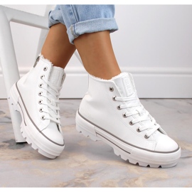 Sneakers isolata sulla piattaforma bianca Big Star MM274037 1