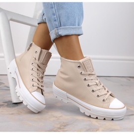Sneakers isolate sulla piattaforma beige Big Star MM274038 1