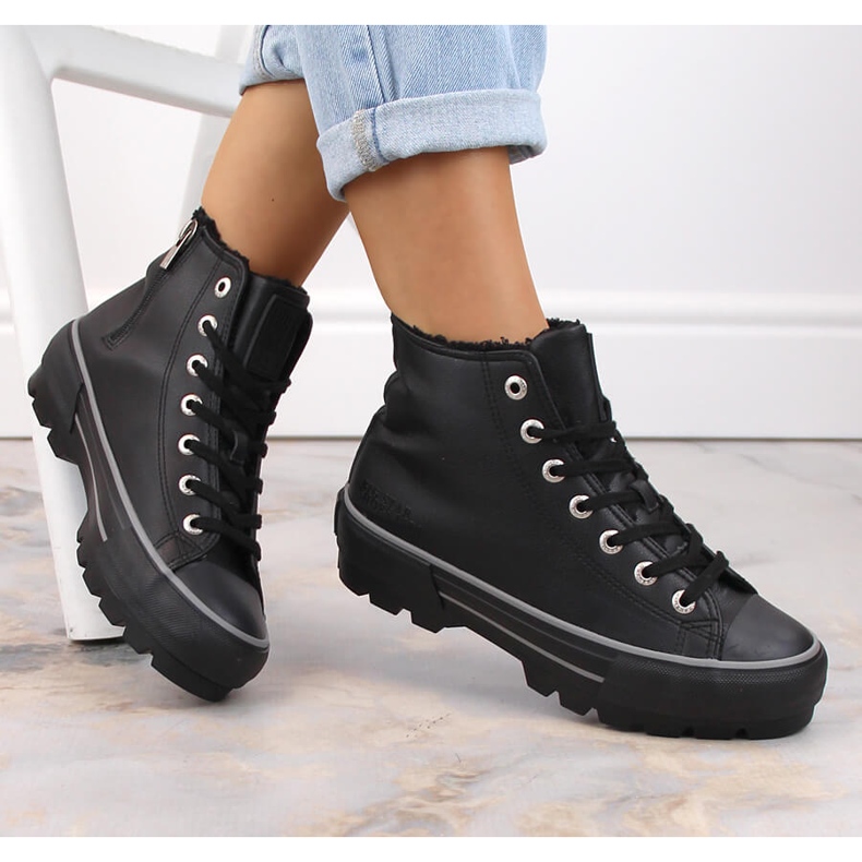 Sneakers isolate sulla piattaforma nera Big Star MM274039 nero 1