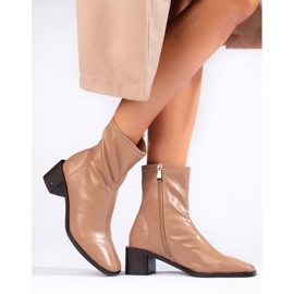 Stivali da donna aderenti realizzati in pelle ecologica Vinceza beige 1