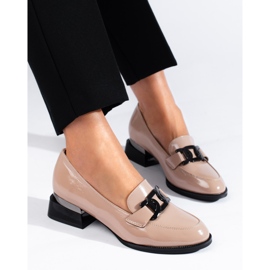 Scarpe da donna laccate beige con fibbia Vinceza 2