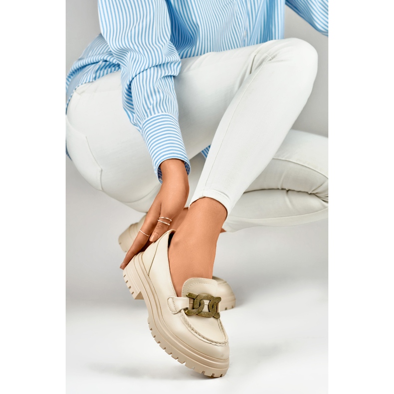 Mocassini beige con fibbia dorata 1