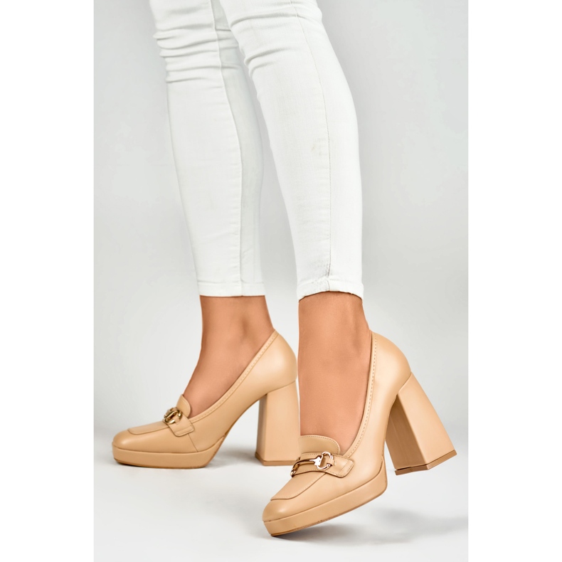 Mocassini beige con tacco alto comodo 2