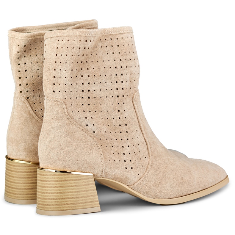 Stivali da donna traforati beige chiaro su tacco basso 1