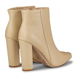 Stivali da donna beige scuro con punta decorativa 1
