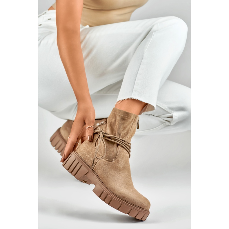 Stivali da donna beige scuro con tomaia elastica 1