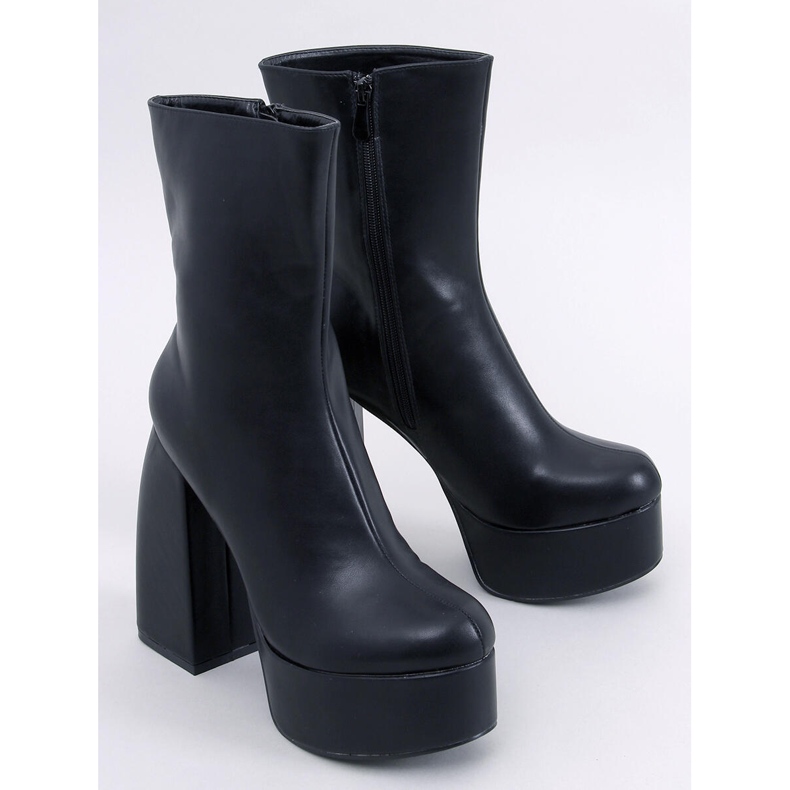 Stivali con plateau di Nicole Black nero 1