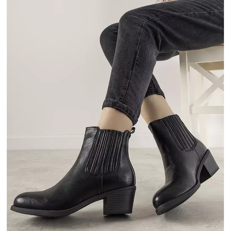 Stivaletti neri slip-on sul palo Pena nero 1