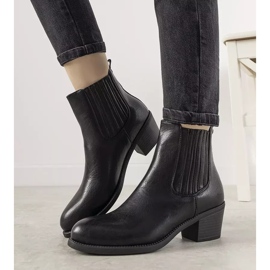 Stivaletti neri slip-on sul palo Pena nero 2