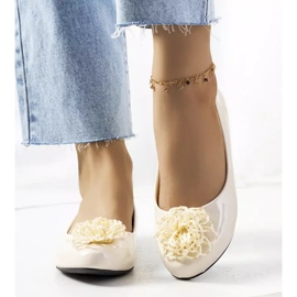 Ballerine laccate beige di Parnela 2
