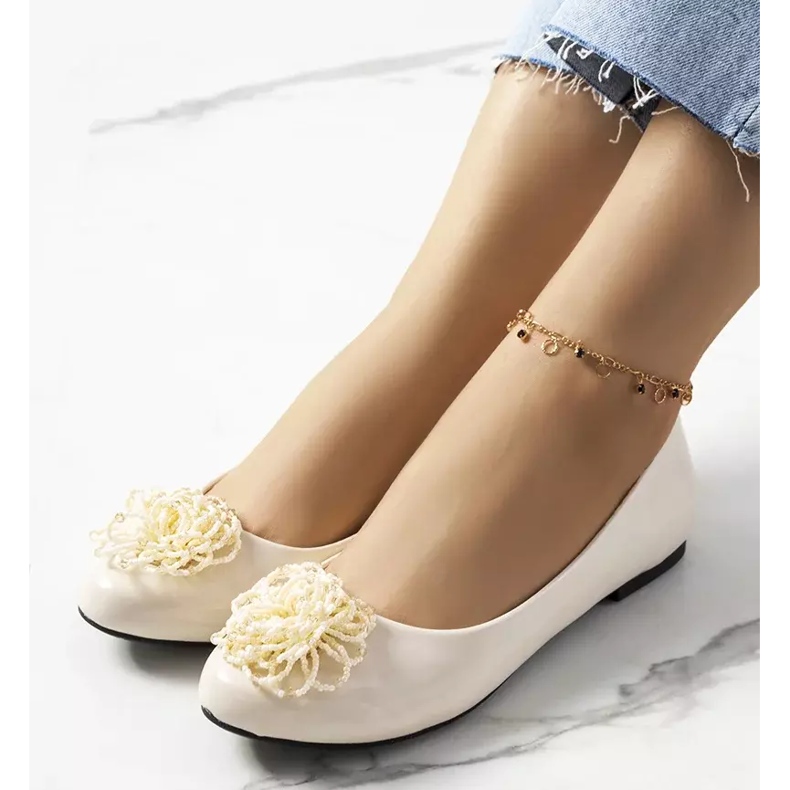 Ballerine laccate beige di Parnela 1
