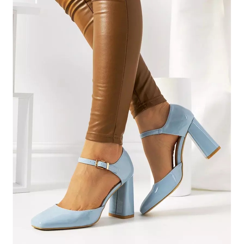 Pompe blu sul palo Clement 2