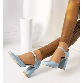 Pompe blu sul palo Clement 1