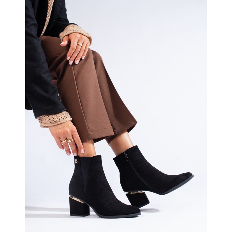 Eleganti stivali in pelle scamosciata nera da donna sul post di Shelovet nero 1