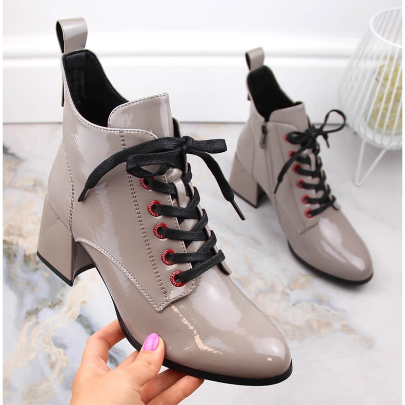 Stivali da donna laccati taupe D&amp;A S.Barski Collezione Premium MR870-66 beige 1