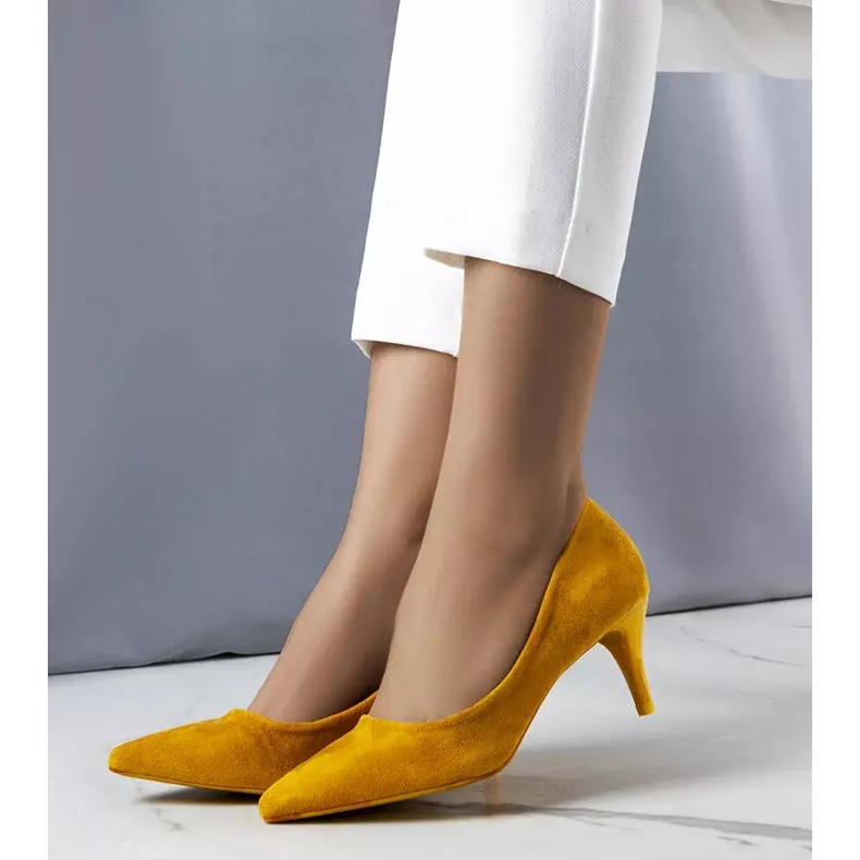 BM Décolleté con tacco alto giallo di Coursi 2