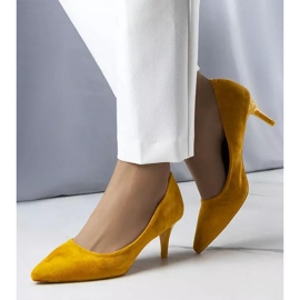 BM Décolleté con tacco alto giallo di Coursi 1