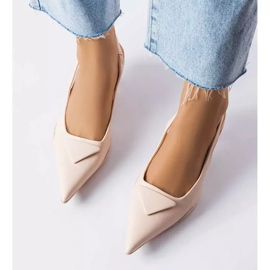 Sandali beige con tacco basso di Labonté 2