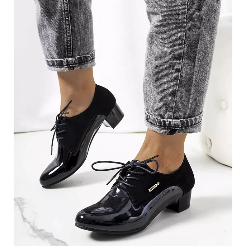 BM Scarpe brogue nere sul palo di Floore nero 1
