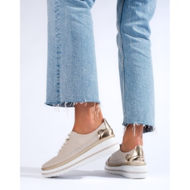 SHELOVET Scarpe da donna in pelle beige sulla piattaforma Shlovet 2