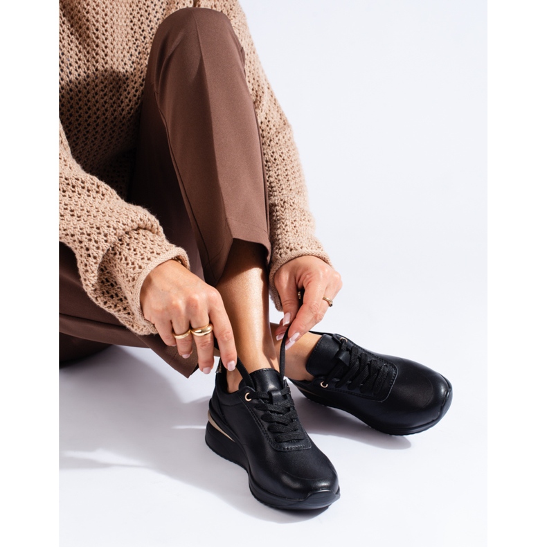 Sneakers con zeppa in pelle nera di Shelovet nero 1