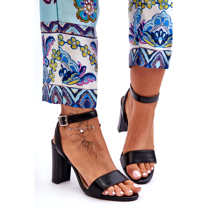 Sandali da donna classici sul tacco nero 4