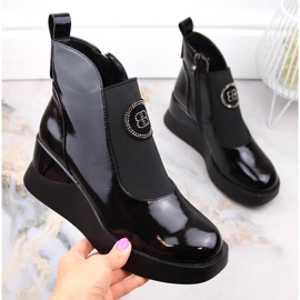 Stivali con zeppa laccati da donna D&amp;A S.Barski Collezione Premium MR870-22 nero 1