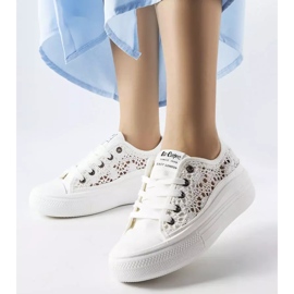 Sneakers traforate bianche di Lee Cooper LCW-23-44-1617 bianco 1