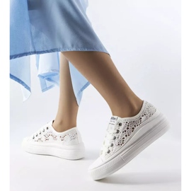 Sneakers traforate bianche di Lee Cooper LCW-23-44-1617 bianca 2