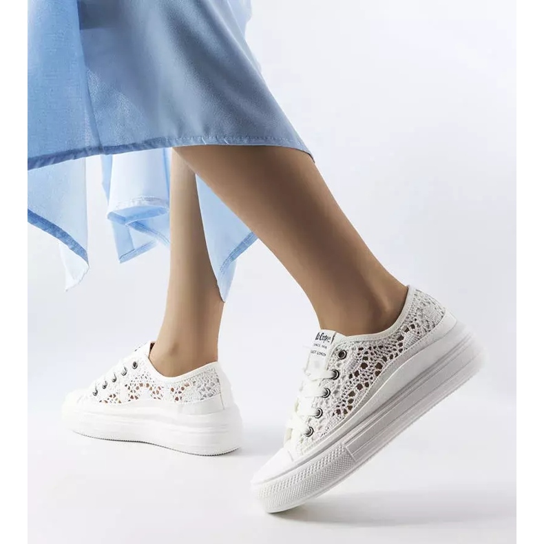 Sneakers traforate bianche di Lee Cooper LCW-23-44-1617 bianco 2
