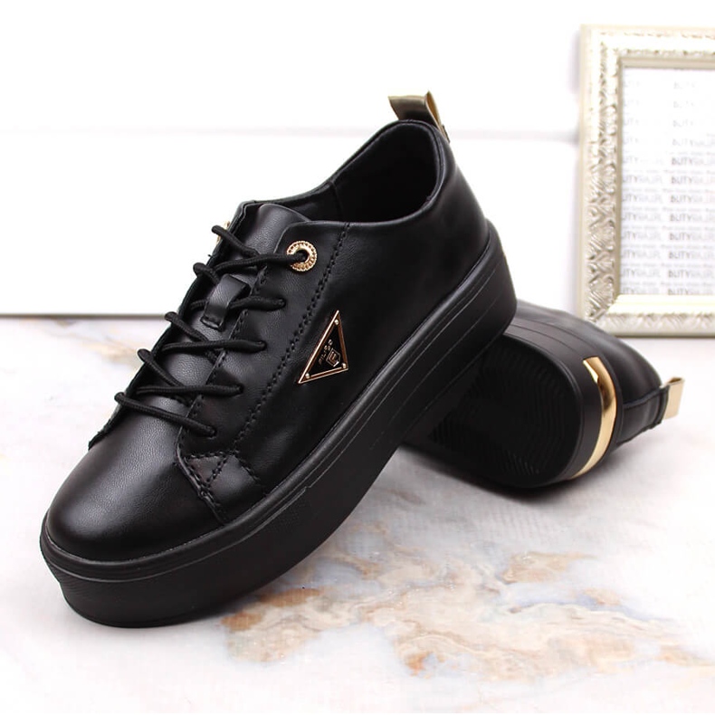 Scarpe da donna in pelle su plateau Filippo nero 1