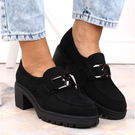 Tacchi alti in camoscio nero con catena Vinceza 10921 1