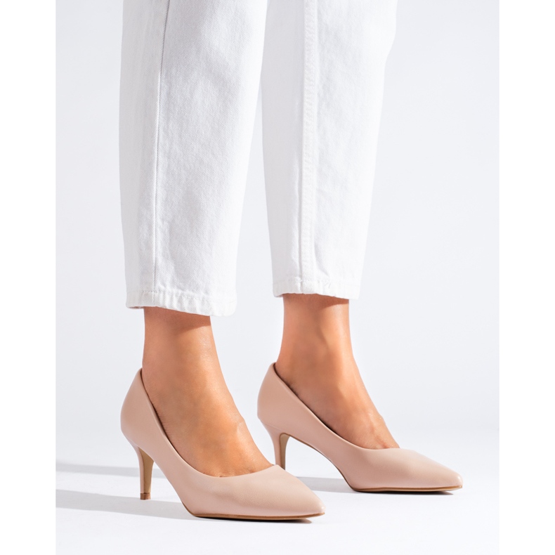 Décolleté beige da donna su un tacco basso Shelovet 1