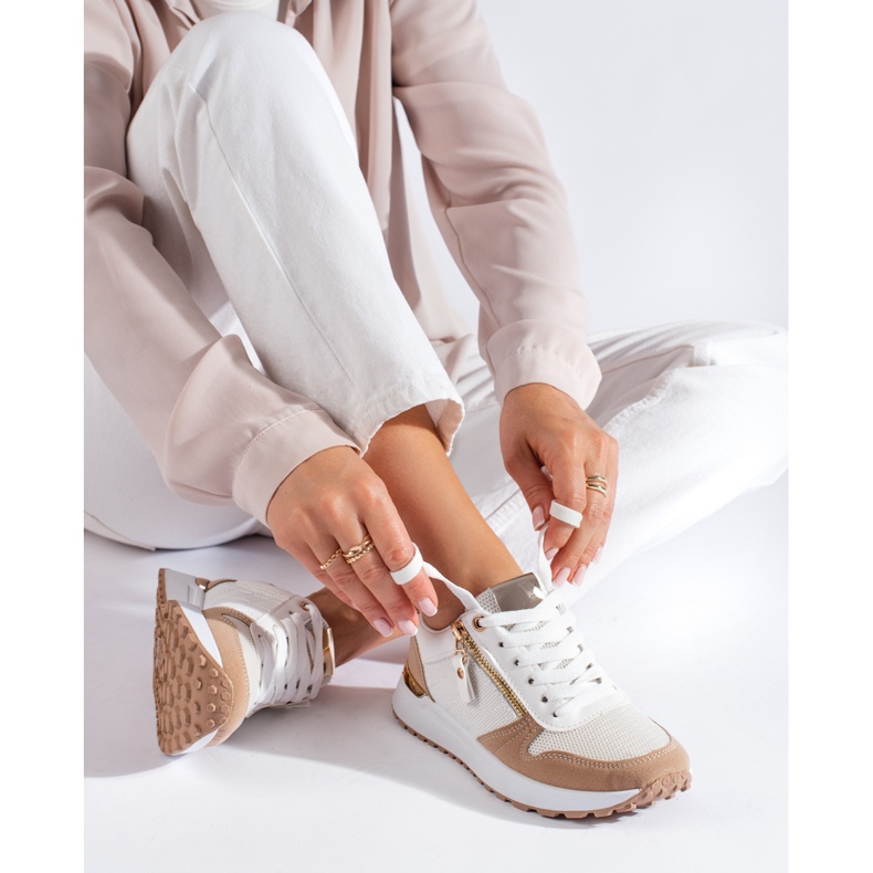 Comode scarpe sportive da donna in bianco e beige Shelovet bianca 1