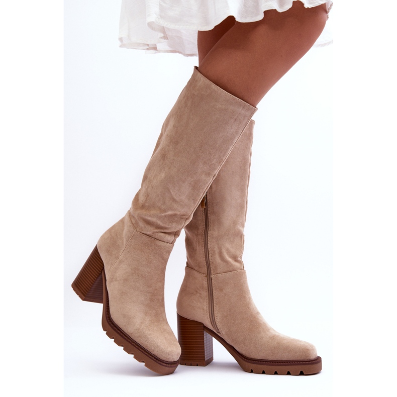 Stivali Virdana in pelle scamosciata beige con tacco massiccio 1