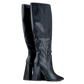 Stivali neri con tacco alti realizzati in ecopelle nero 1