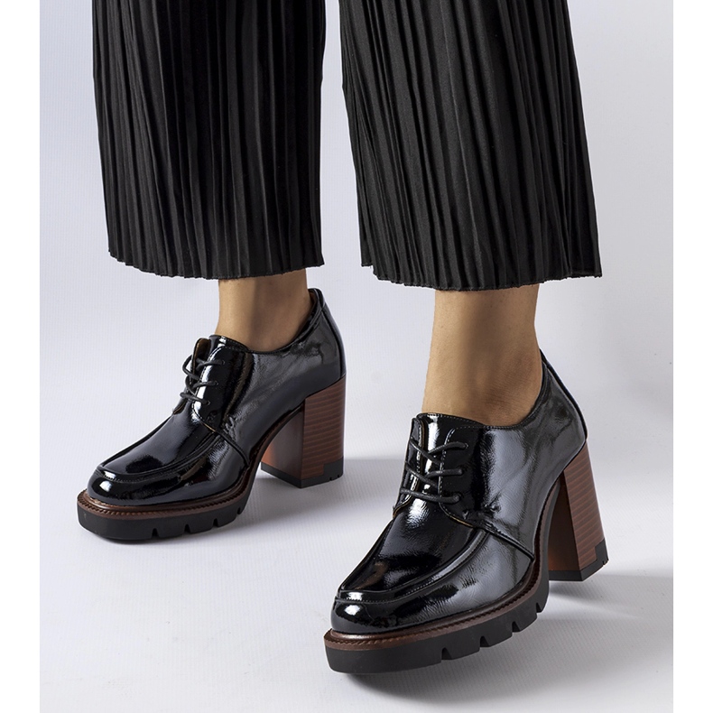 Scarpe in vernice nera con tacco alto di Vinceza nero 1