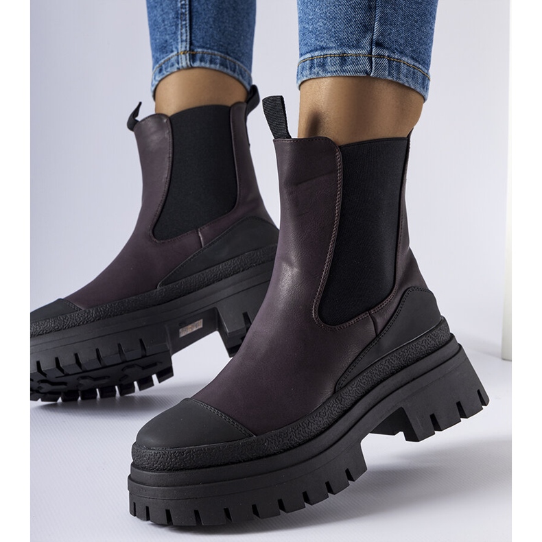Stivaletti slip-on neri e viola di Wexford 1