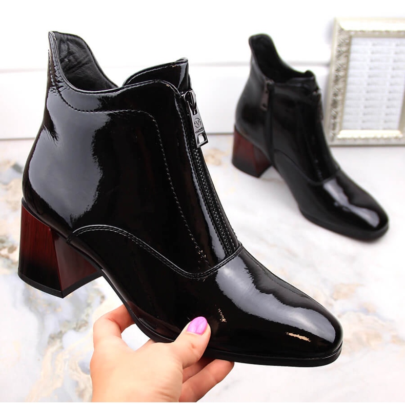 Stivali da donna in vernice con tacco alto e cerniera, colore nero Vinceza 58120 1