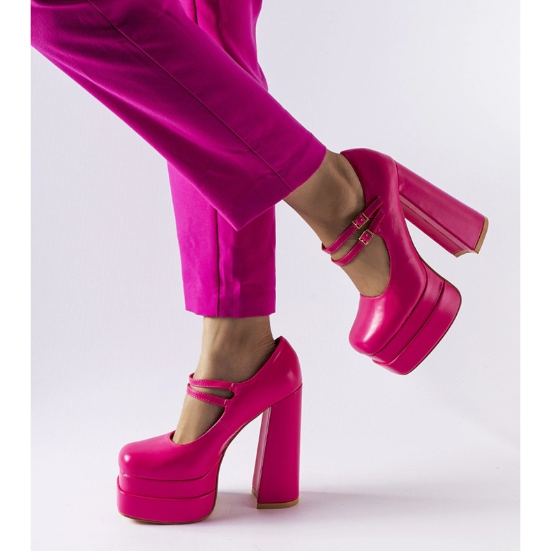 Décolleté rosa con tacco alto di Chouinard 2