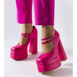 Décolleté rosa con tacco alto di Chouinard 1