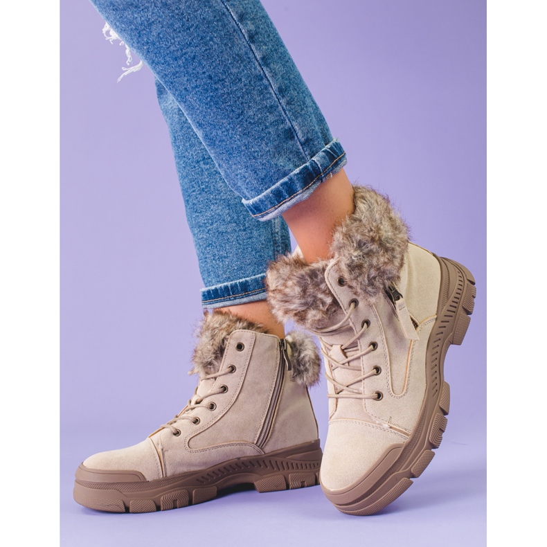 Stivali da donna beige con pelliccia Shelovet 1